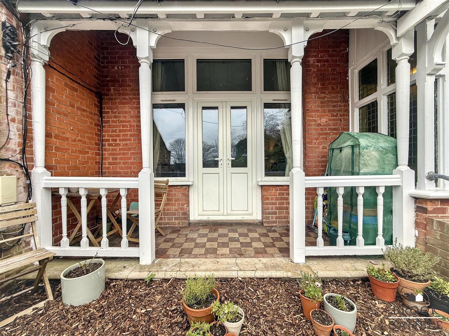 2 Bedroom Apartment. 9 Upper Avenue in Eastbourne,  7